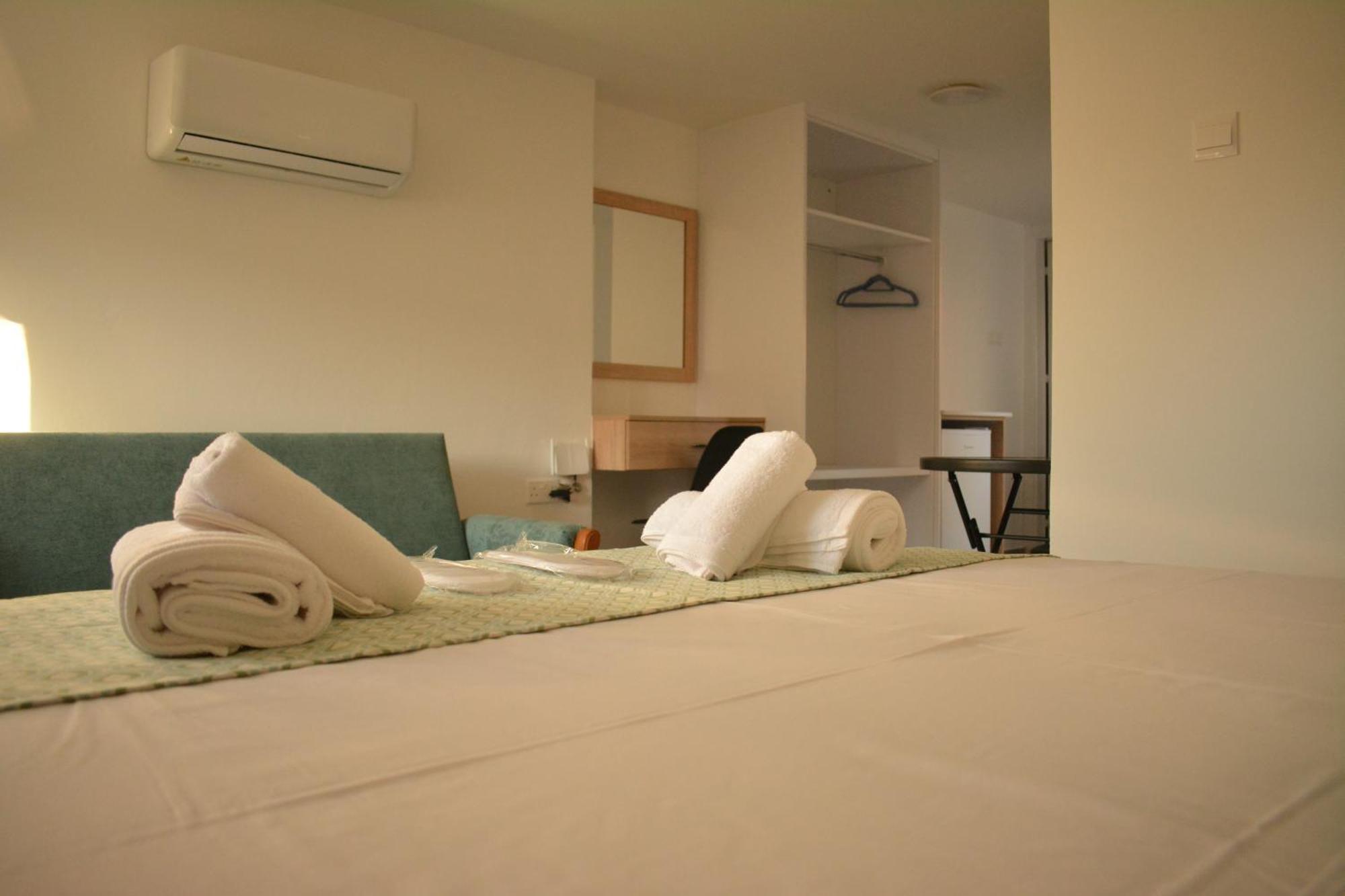 Green Bay Suites Протарас Екстер'єр фото