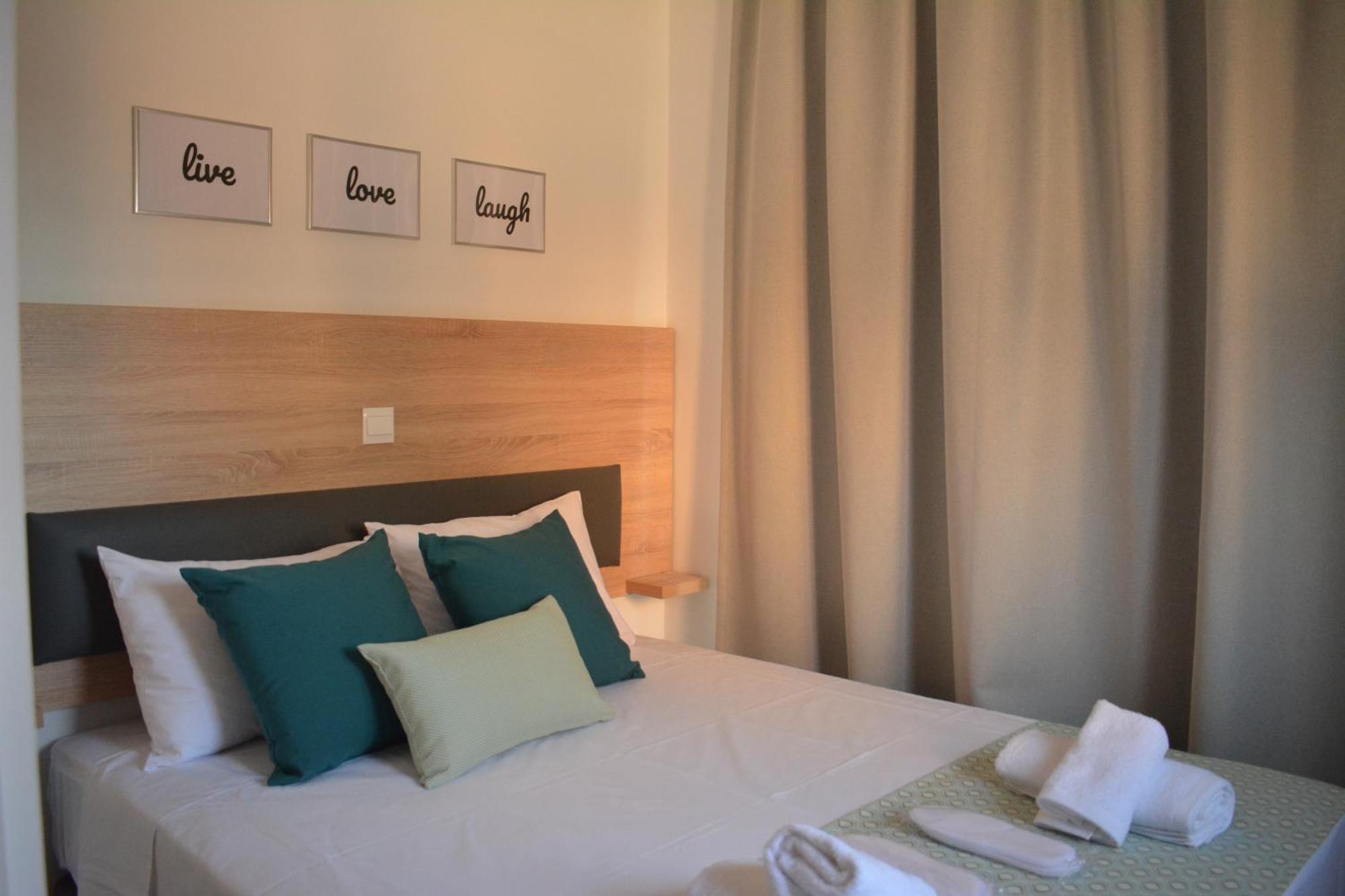 Green Bay Suites Протарас Екстер'єр фото