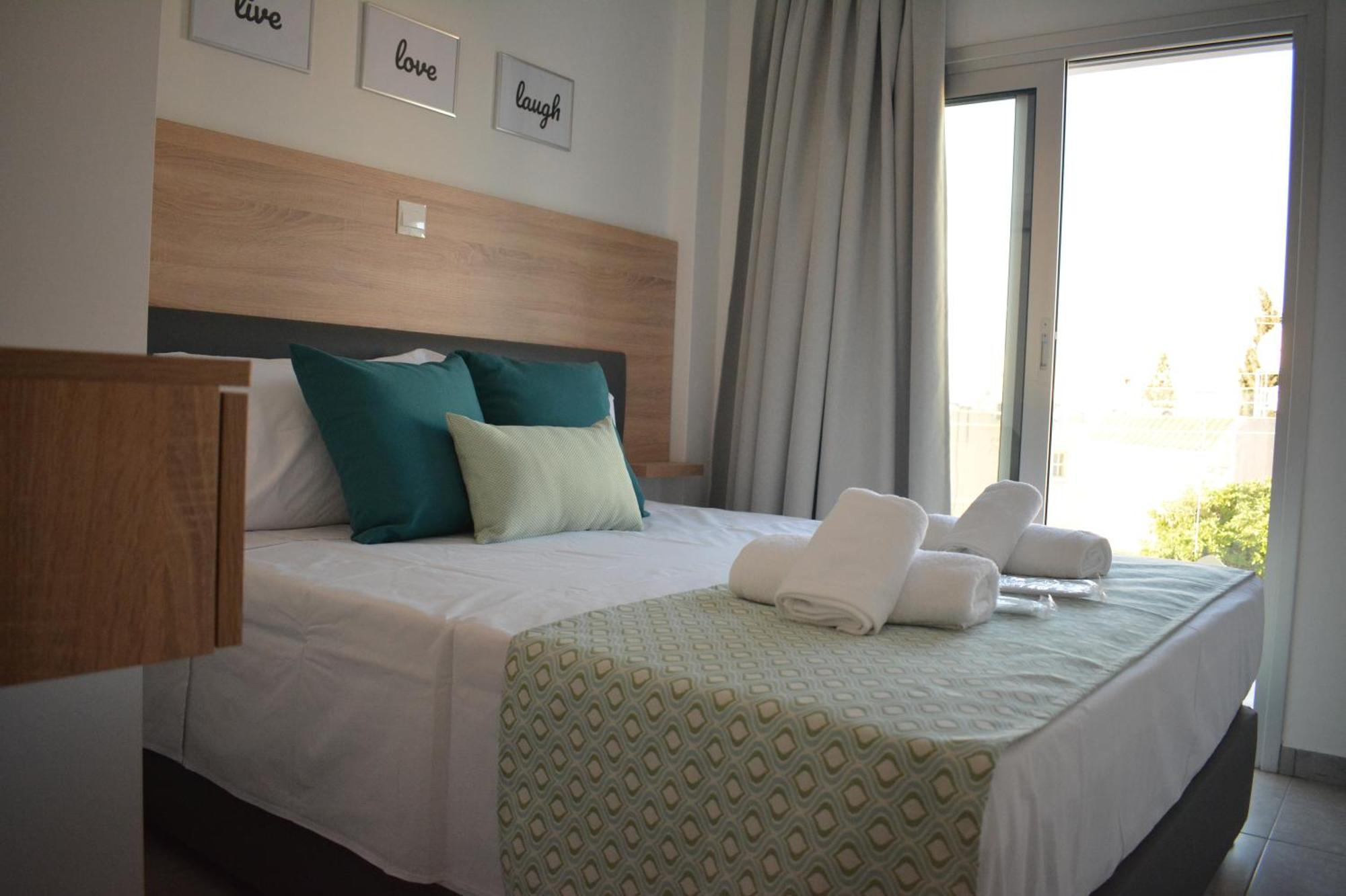 Green Bay Suites Протарас Екстер'єр фото